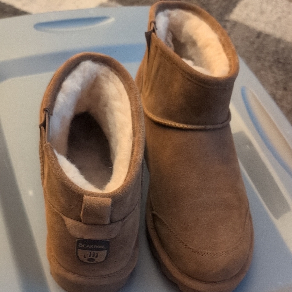 Bearpaw Tan Suede Ankle Boots with White Fur Lining